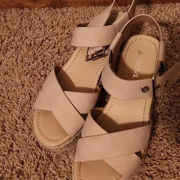 Women's Beige Platform Sandals Size 7.5 - Picture 2 of 13